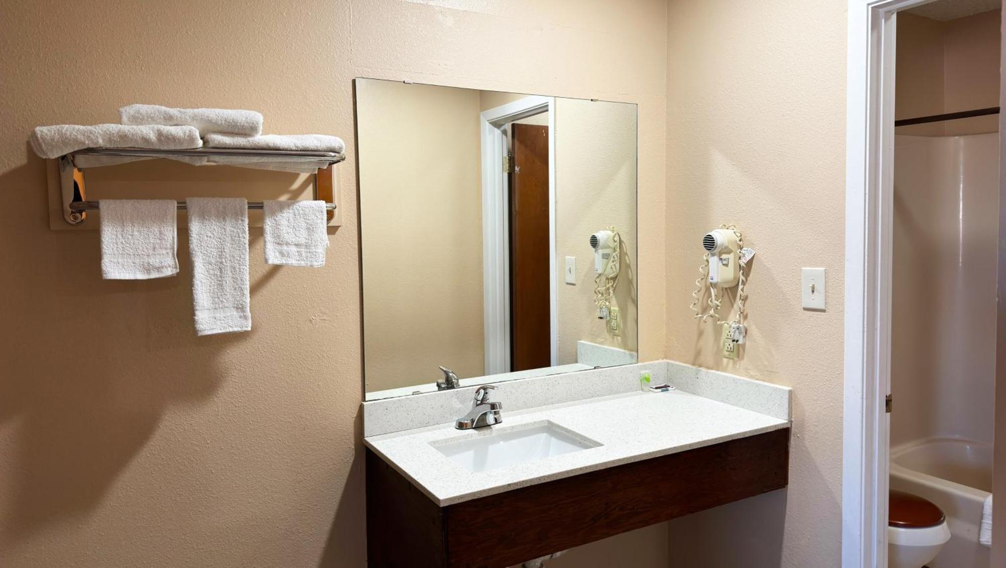 Regency Inn Hondo Buitenkant foto