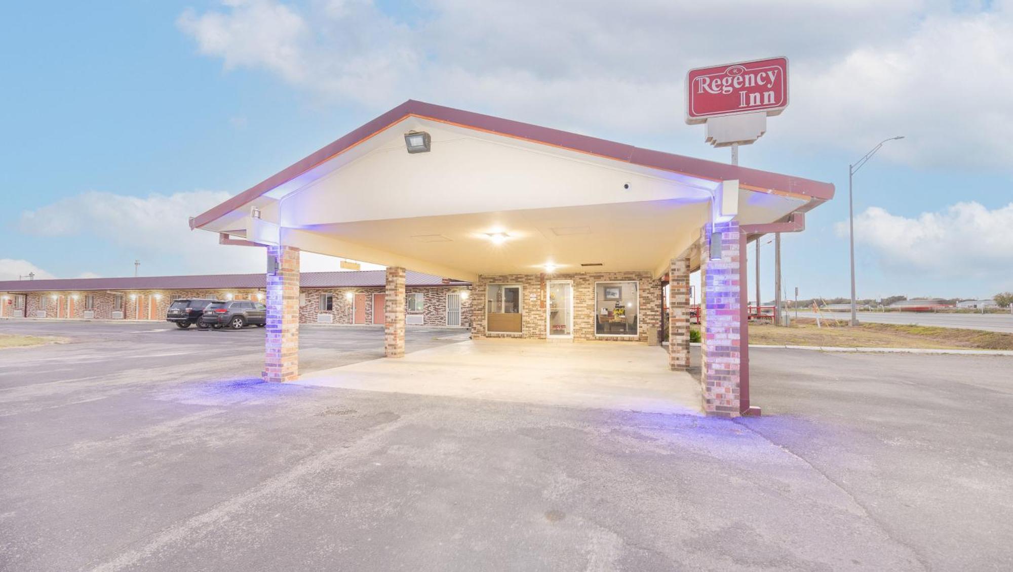 Regency Inn Hondo Buitenkant foto