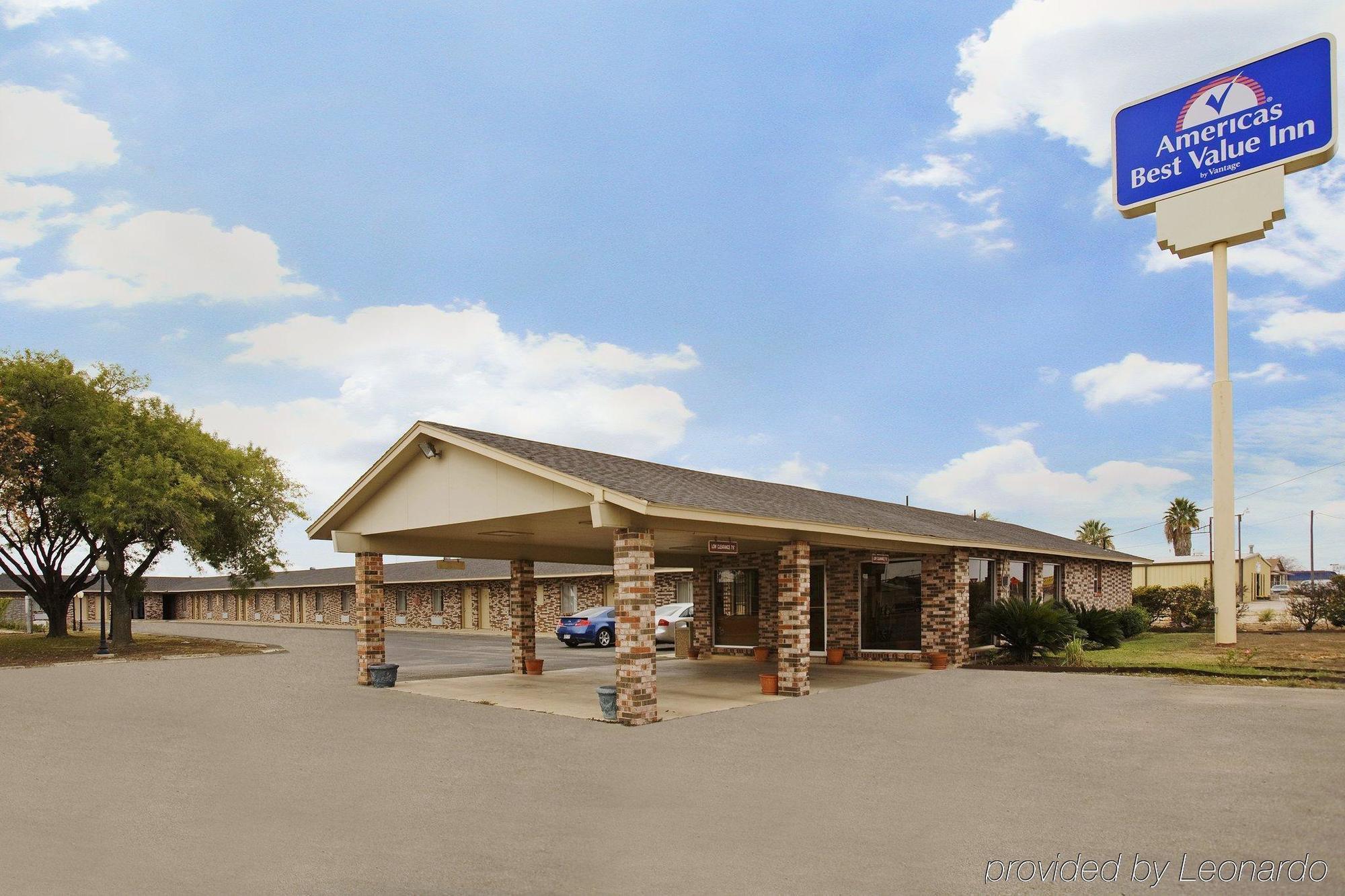 Regency Inn Hondo Buitenkant foto
