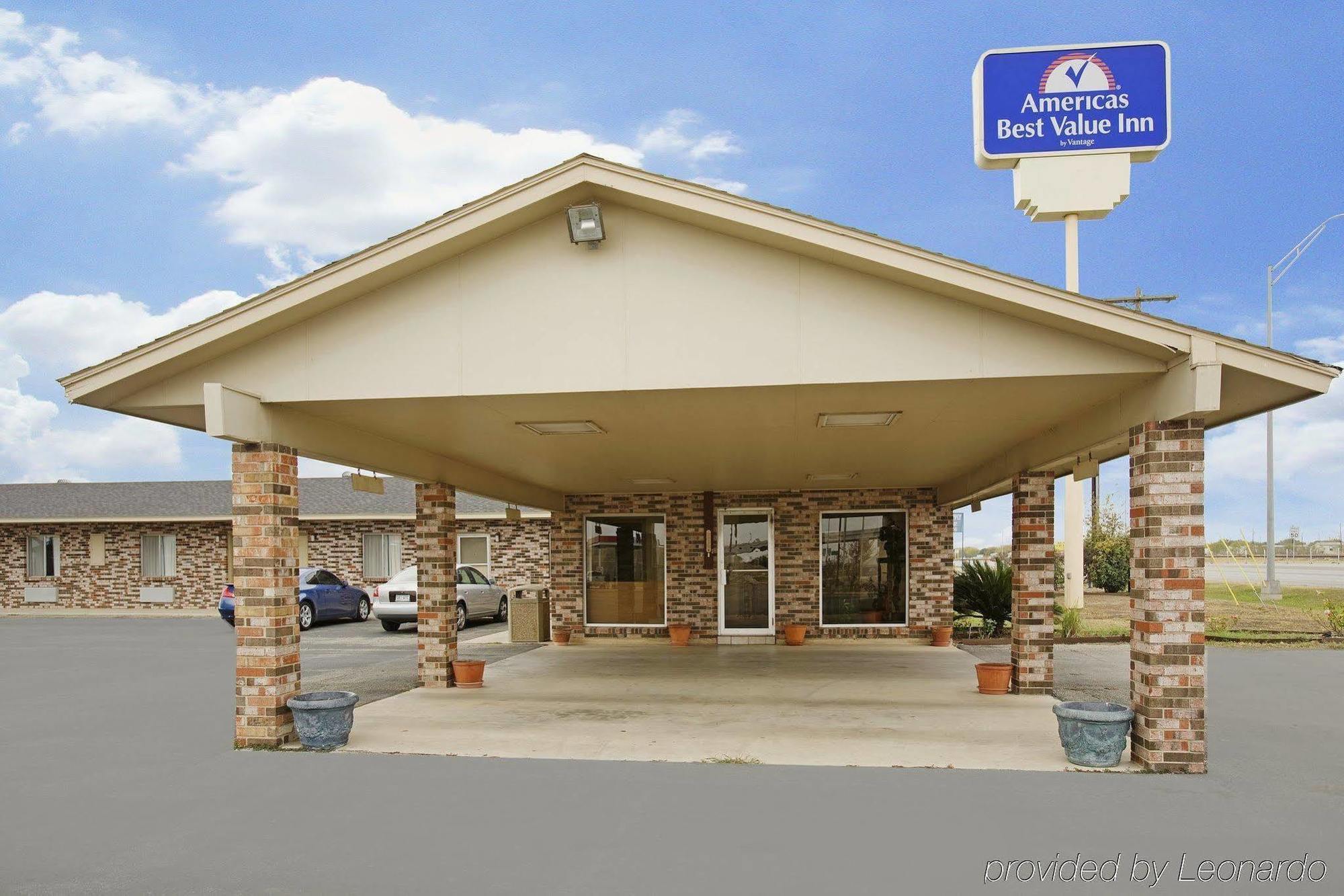 Regency Inn Hondo Buitenkant foto